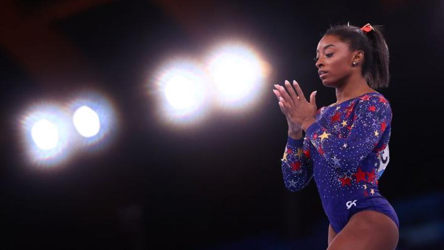 La estrella olímpica Simone Biles se retiró de la final de gimnasia femenina de Tokio 2020.