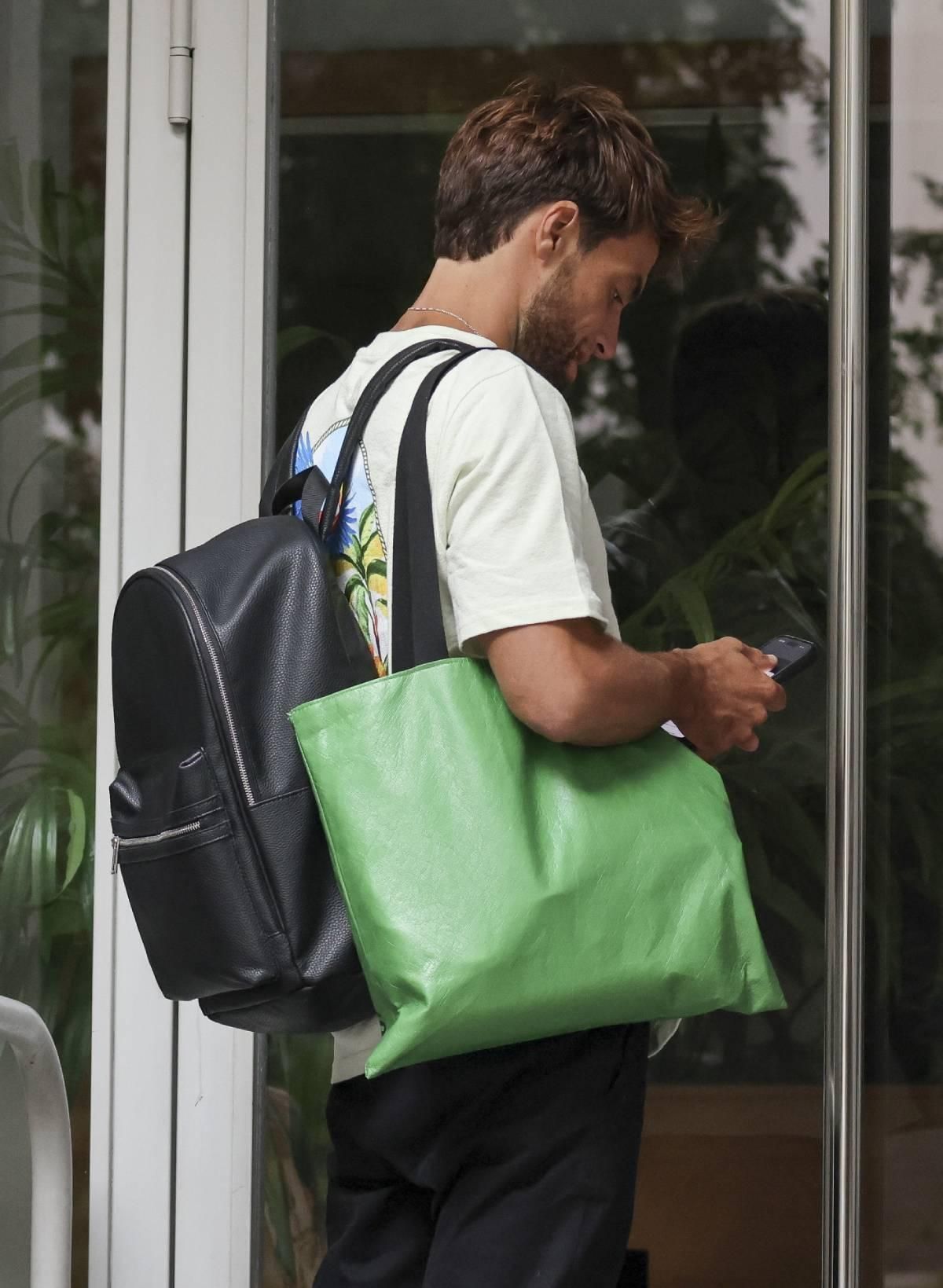 Tras convertirse en finalista de 'Supervivientes', Montoya regresó a casa de sus padres donde actualmente se encuentra recluido