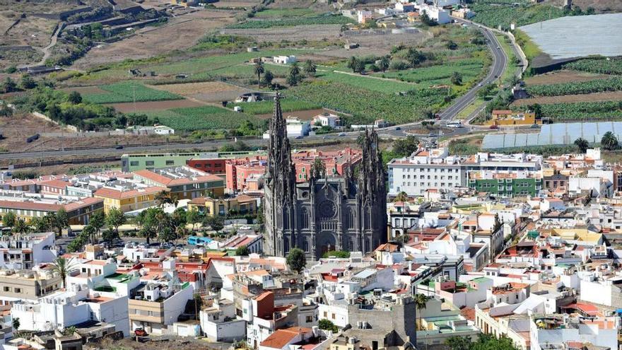 Un guardia civil dispara a un hombre en Arucas para defender a un menor