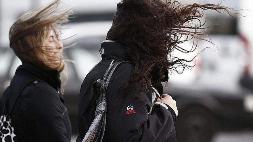 Las fuertes rachas de viento causan destrozos en Teruel y en el Bajo Cinca