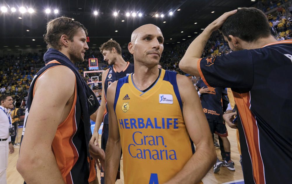 Las mejores imágenes de la victoria del Valencia Basket en la Supercopa