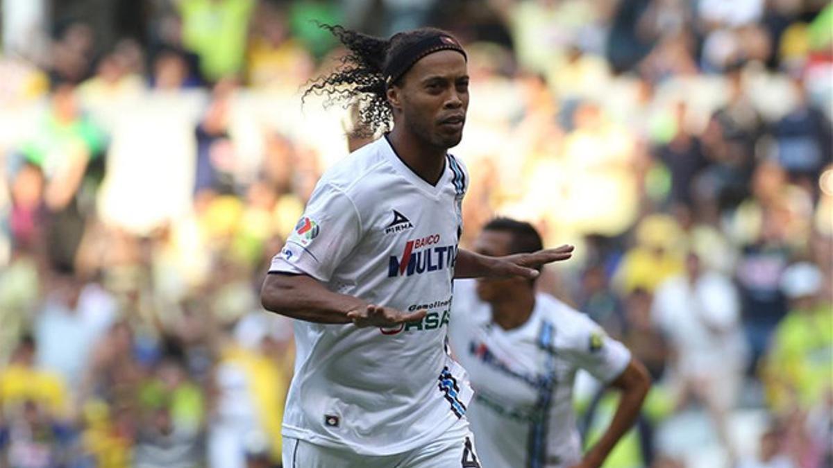 Ronaldinho volvió a marcar para el Querétaro