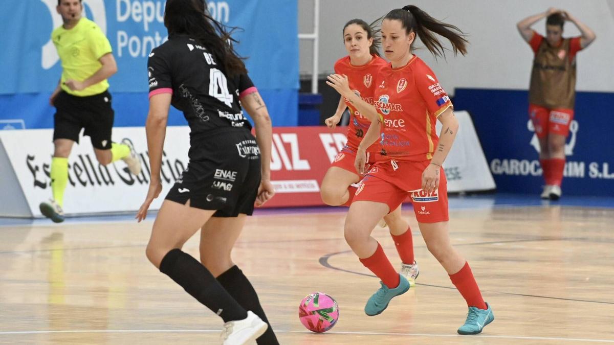 Partido entre el Poio Pescamar y el Alcantarilla en el pabellón de A Seca.