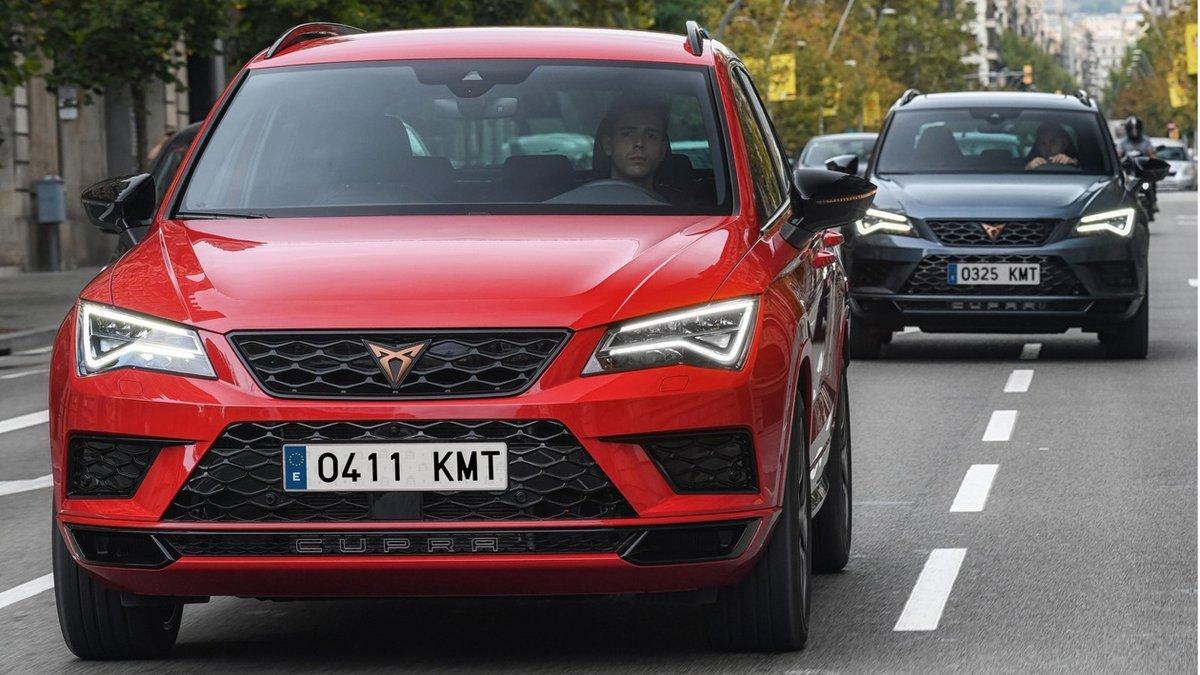 El nuevo Cupra Ateca rueda por Barcelona.