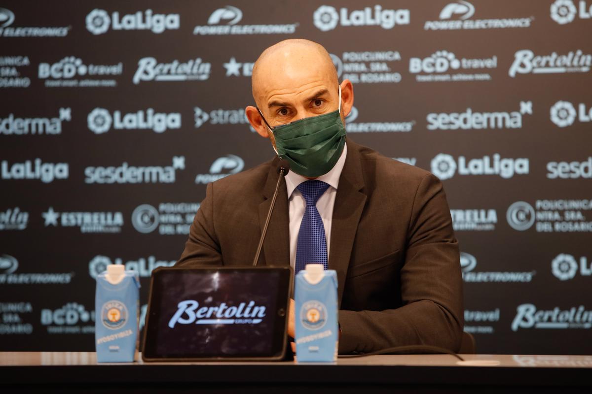 Paco Jémez, durante una rueda de prensa como técnico del Ibiza.