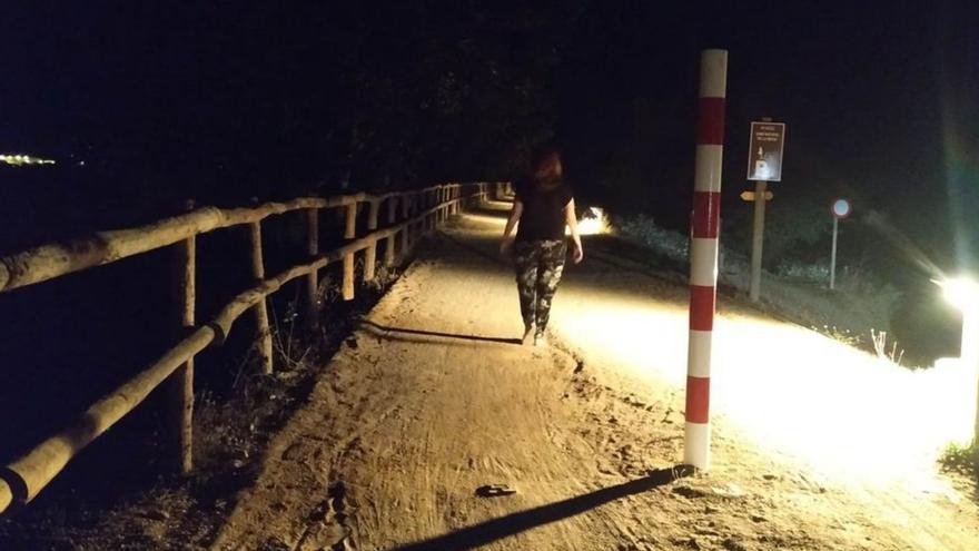 El camí de la Muga estrena enllumenat nocturn a Castelló d’Empúries