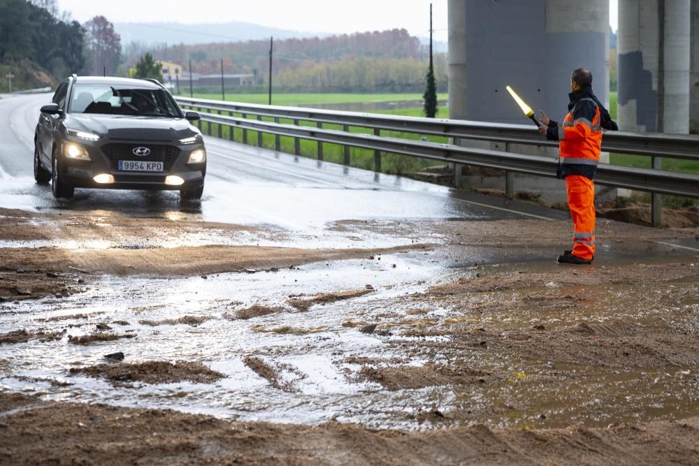 Els efectes de les pluges al seu pas per Massanes