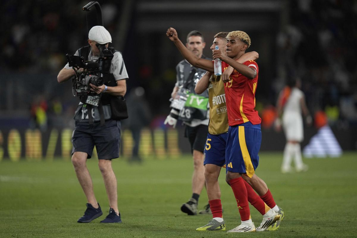 Lamine Yamal celebra el pase de España a la final de la UEFA Nations League