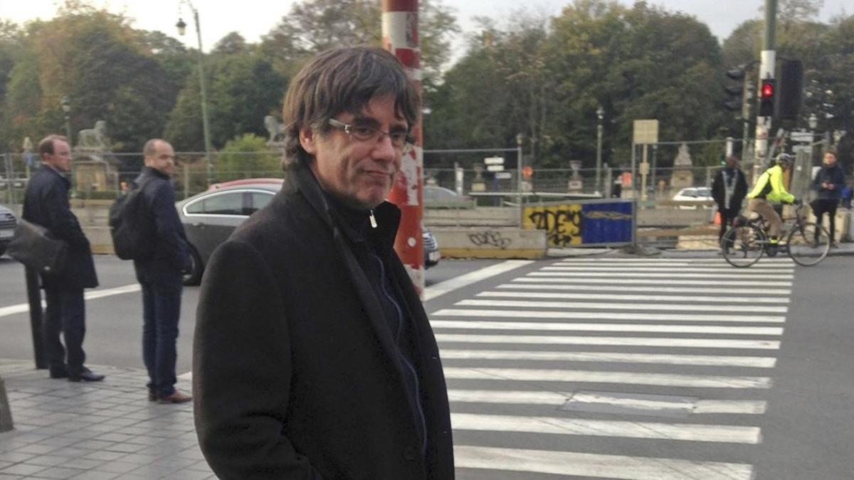 Carles Puigdemont paseando por Bruselas