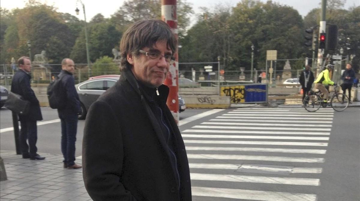 Carles Puigdemont paseando por Bruselas