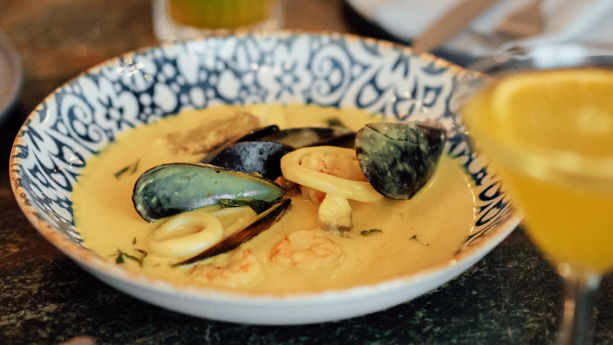 Cazuela de pescado y marisco del restaurante Little Andaman, un viaje a la cocina del sur de la India