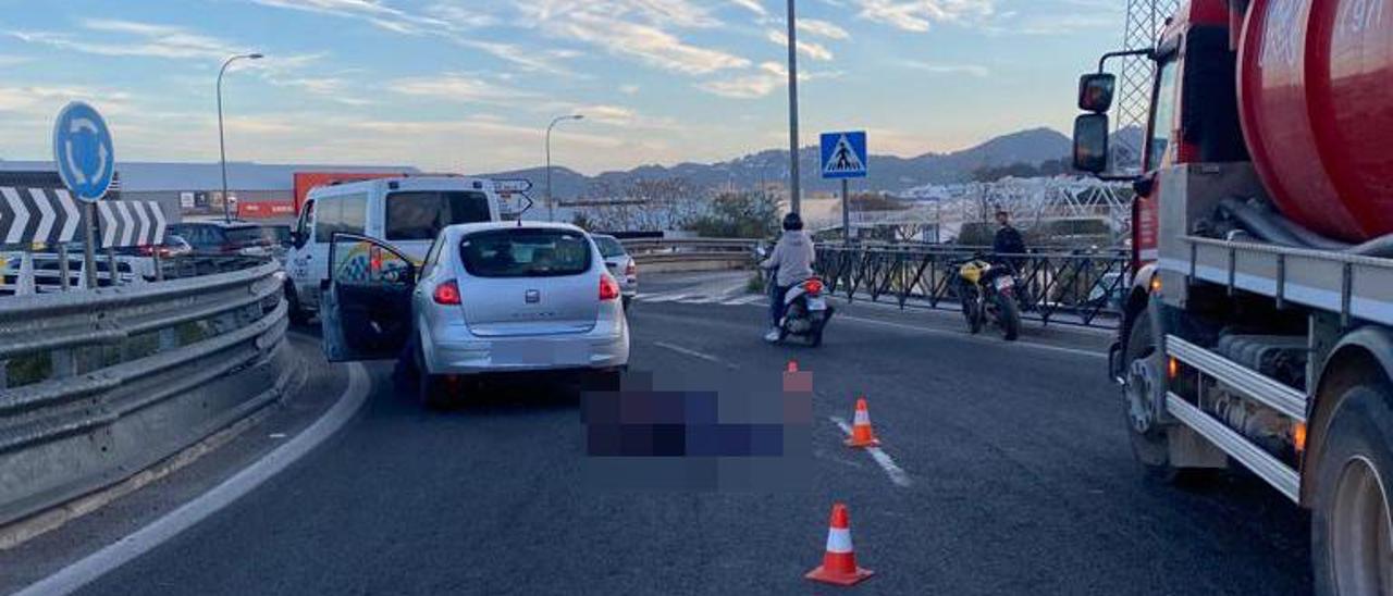 El accidente ha tenido lugar en la rotonda de sa Blancadona.