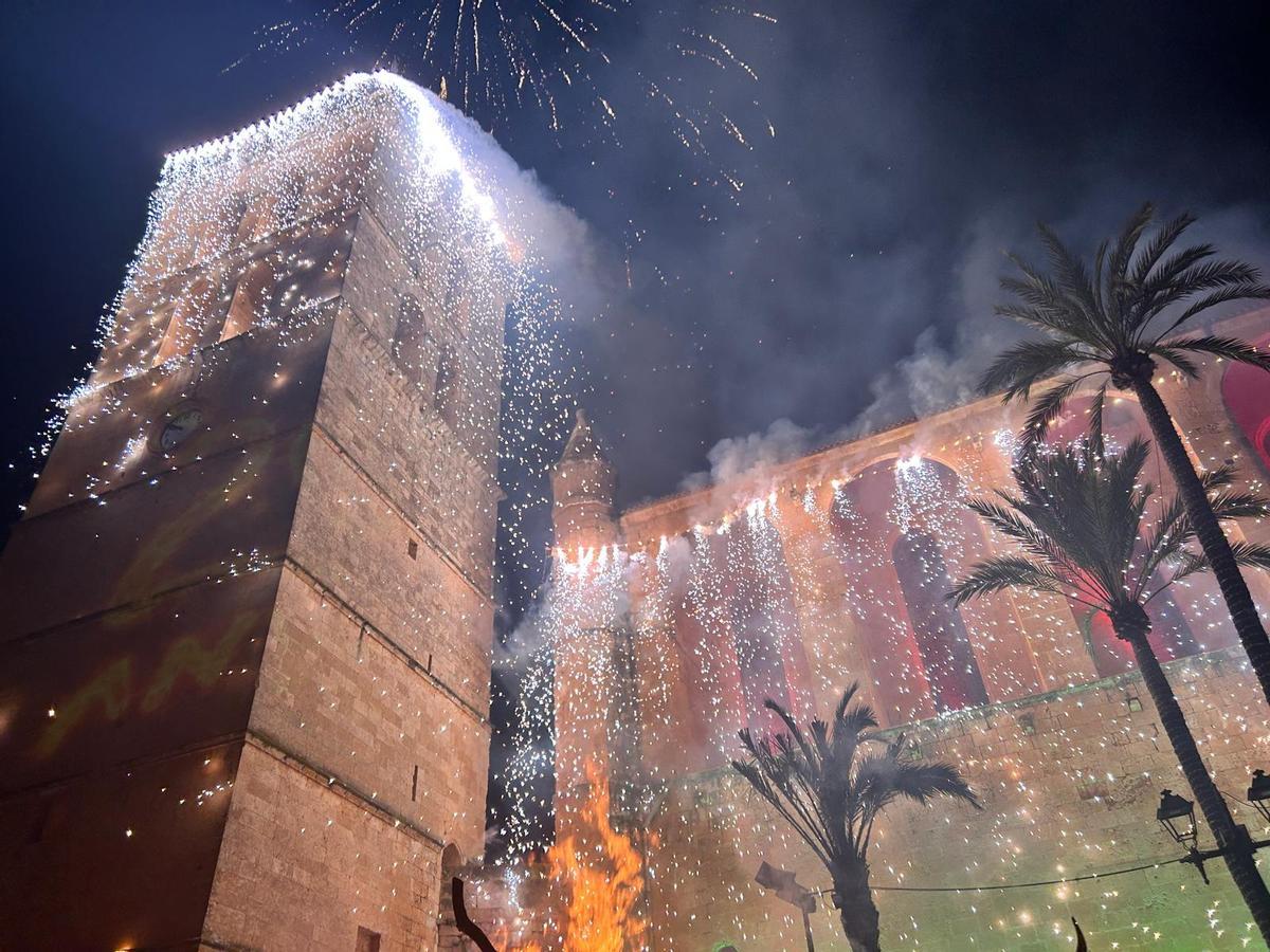 FOTOS | La 'revetla' de Sant Antoni en Muro, en imágenes