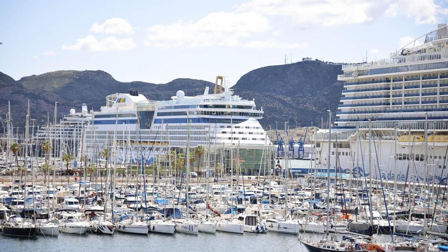 Una quíntuple escala de cruceros desembarca a más de 9.000 turistas en Cartagena