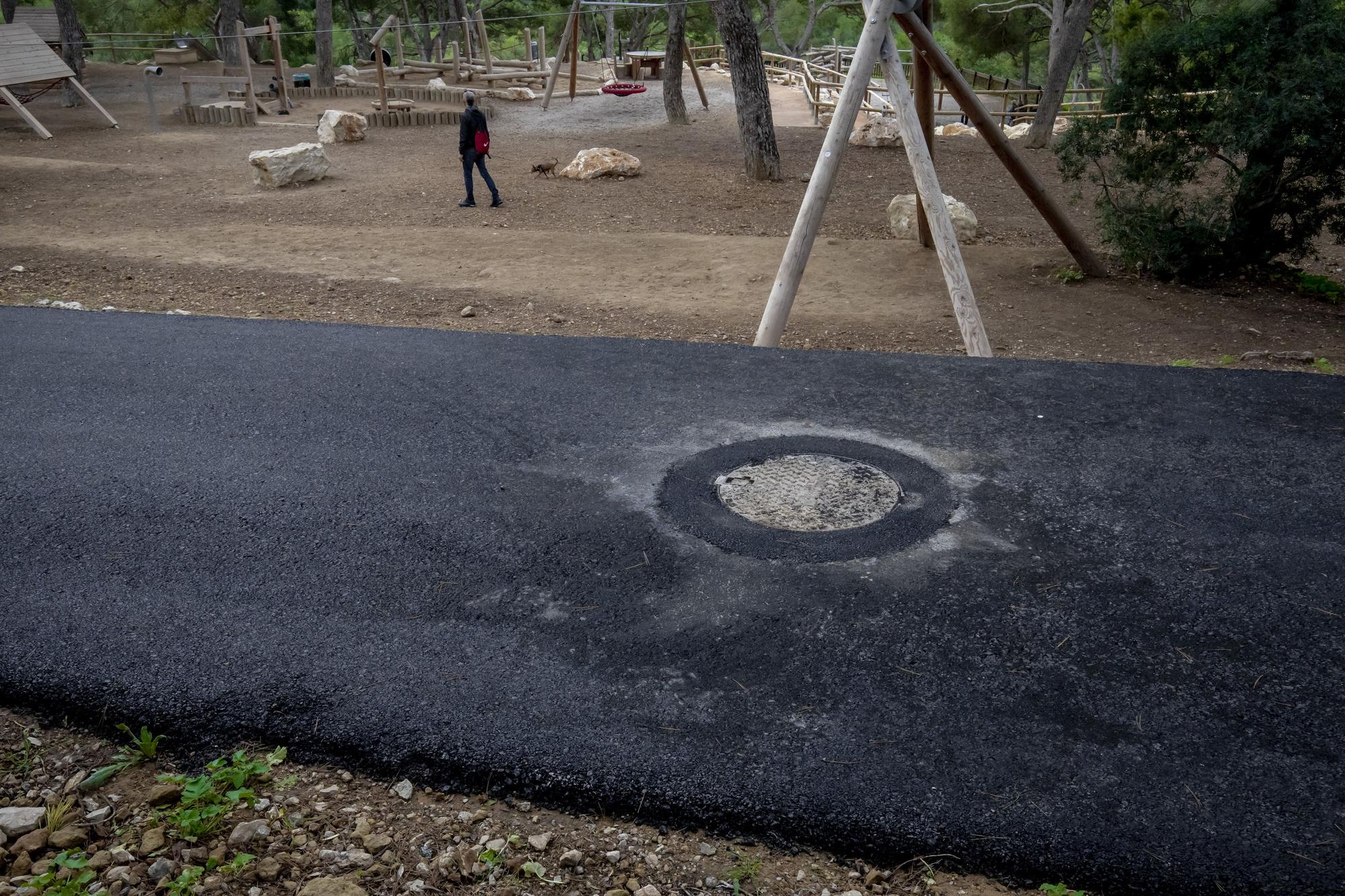 Las fotos del asfaltado del bosque de Bellver que indigna a ciudadanos y ecologistas