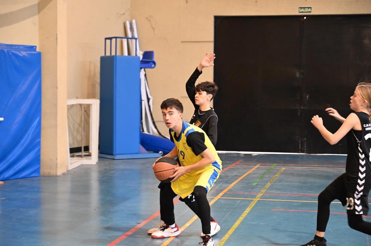 La iniciativa solidaria “Canastas Contra el Cáncer Infantil” de El Campello, en imágenes