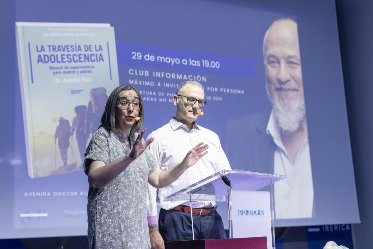 Otro momento de la presentación del libro "La travesía de la adolescencia"