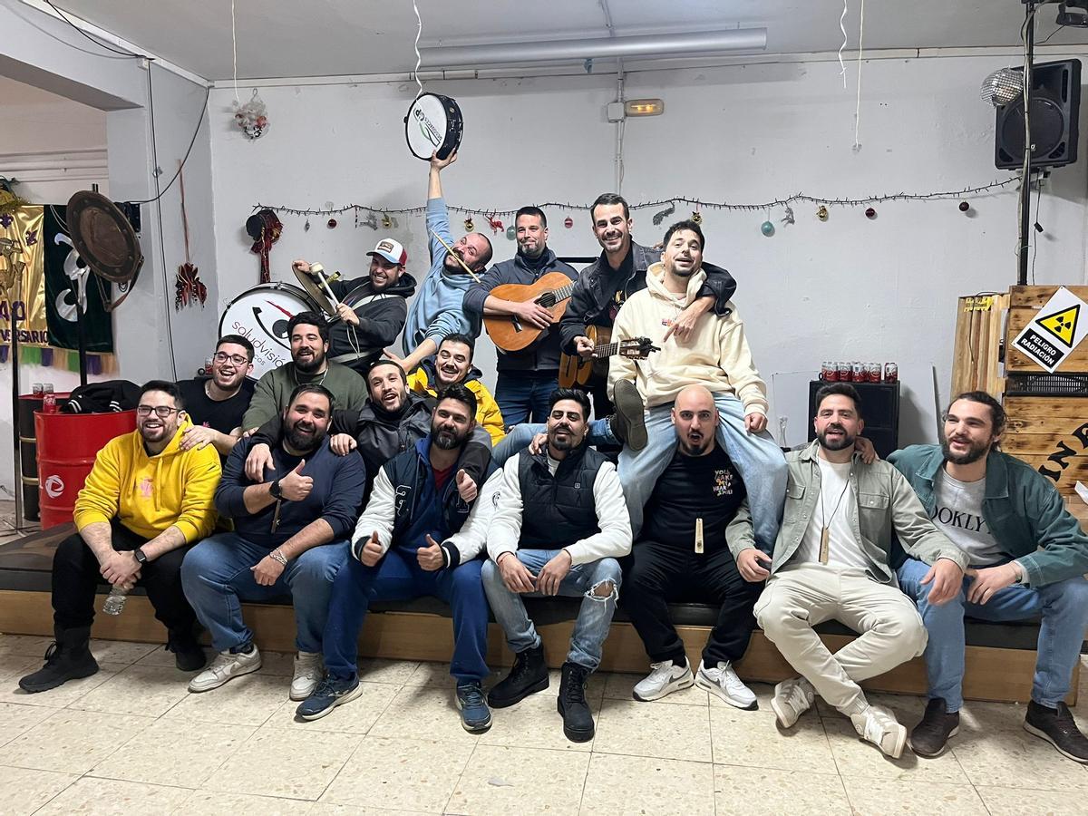 Los integrantes de la murga en 2026.