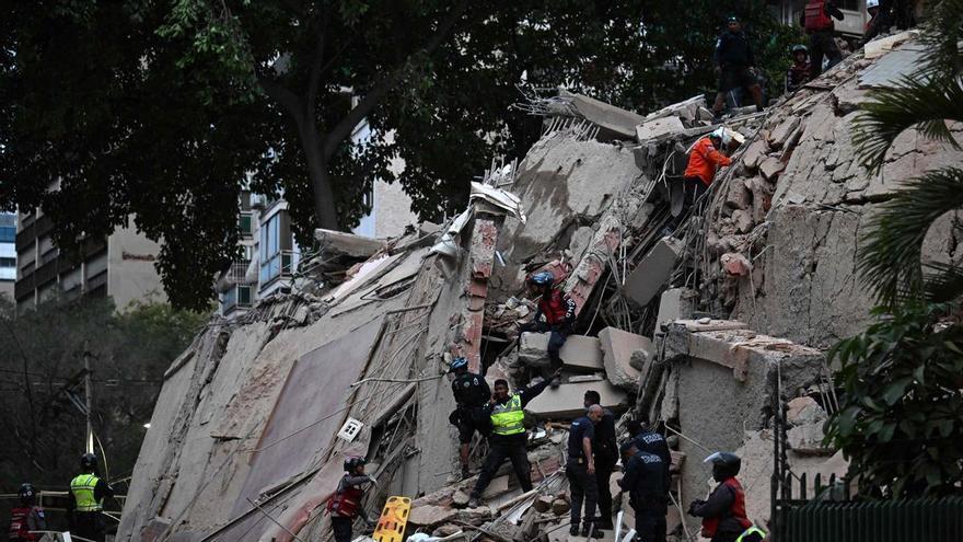 Dos terratrèmols de magnitud 7,2 i 7,5 sacsegen Veneçuela i deixen almenys 164 morts i un miler de ferits