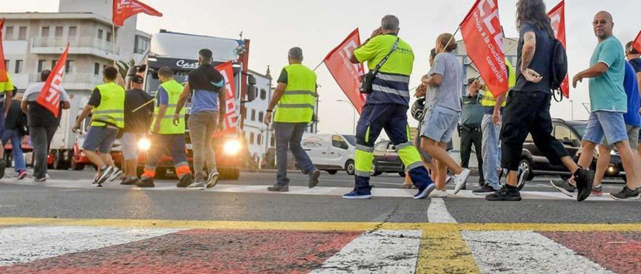 Piquete de transportistas en el Puerto de la Luz