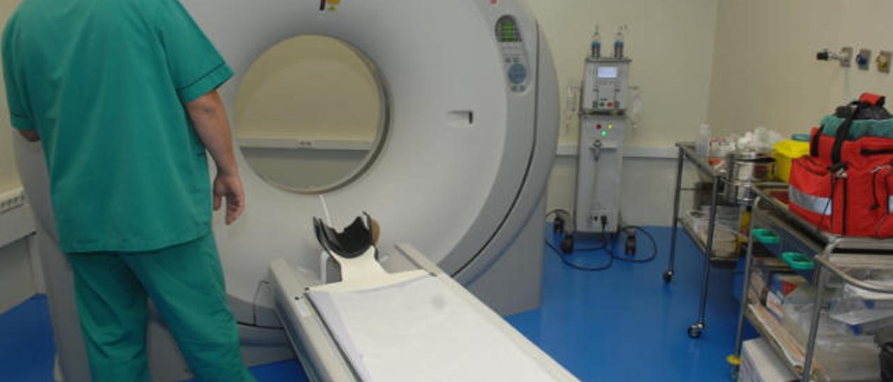 Imagen de archivo de un aparato que realiza las tomografías axial computerizada.