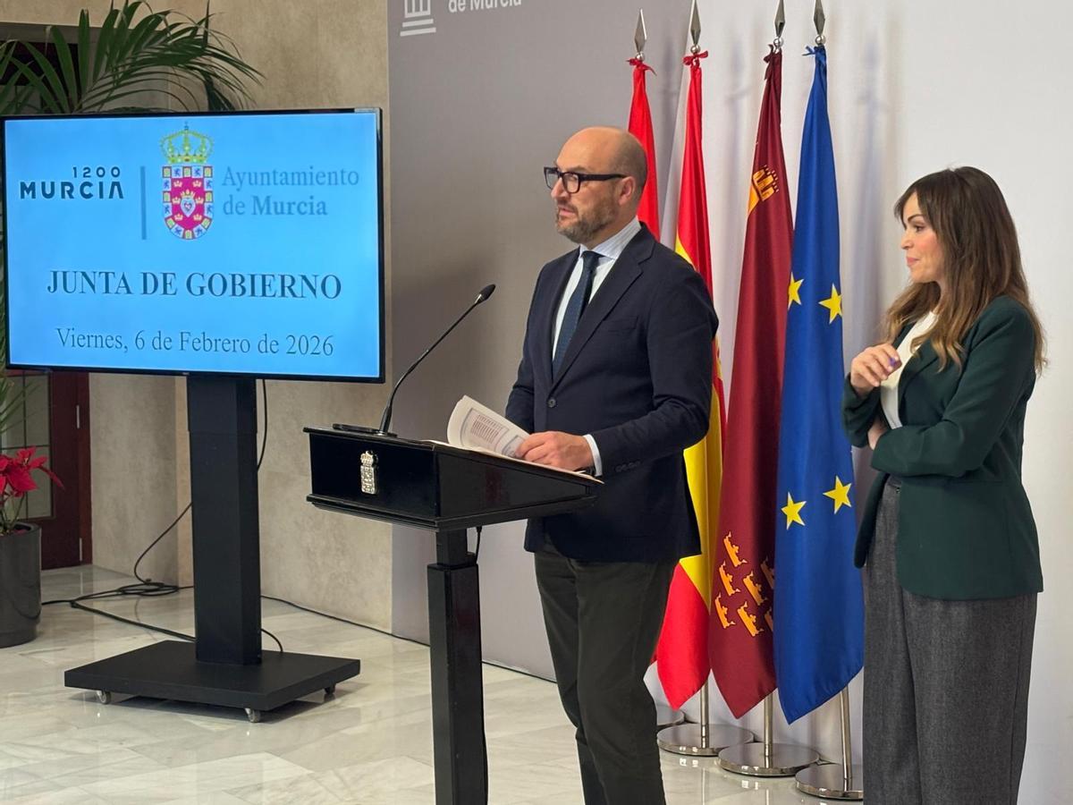 El concejal de Movilidad, Gestión Económica y Contratación, José Francisco Muñoz, presenta la ejecución presupuestaria del cuarto trimestre de 2025.