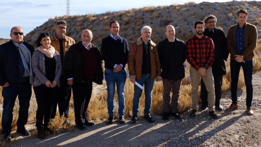 La comitiva, esta mañana, en la cantera restaurada