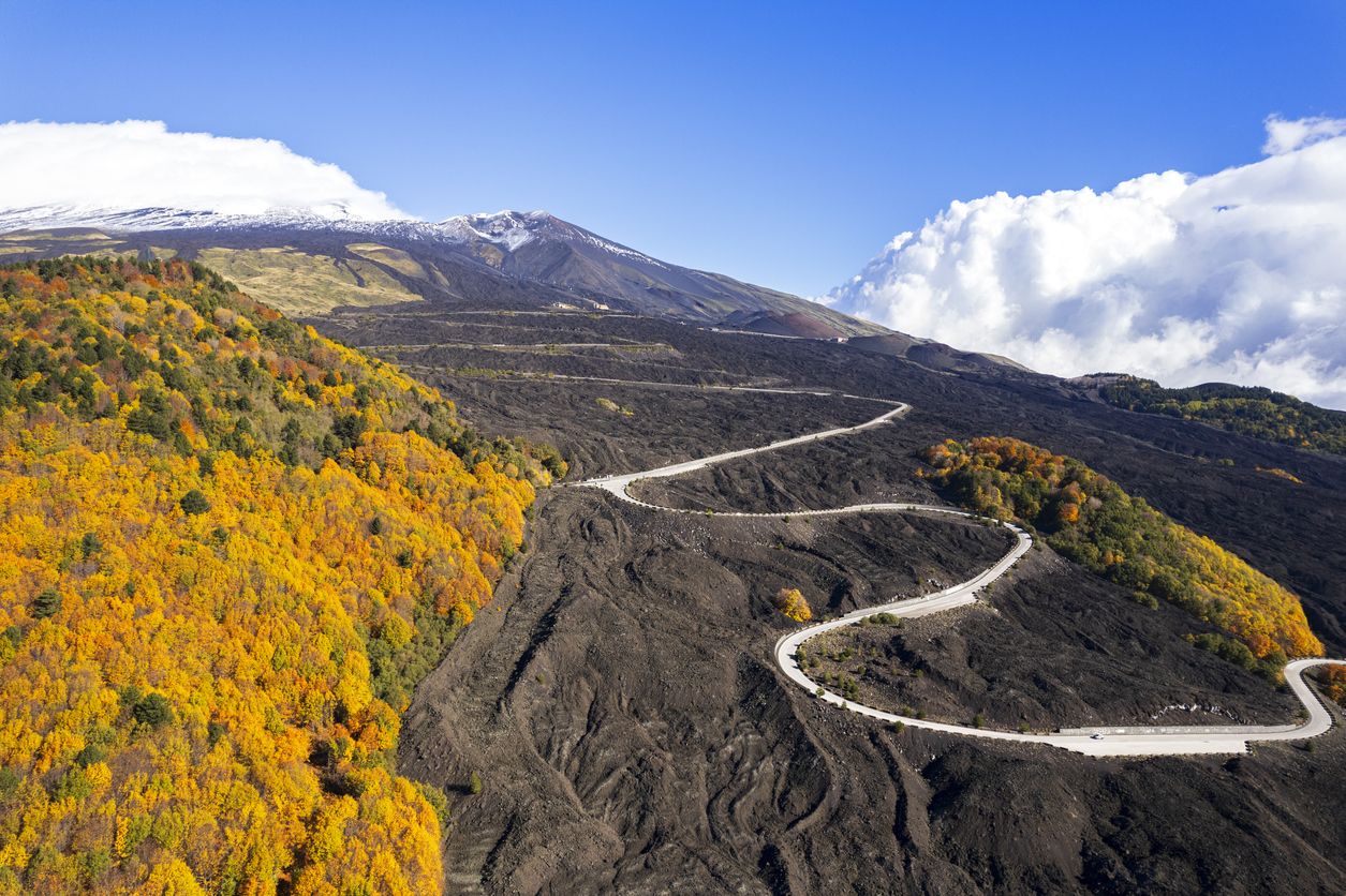 Volcán Etna visto desde un drón