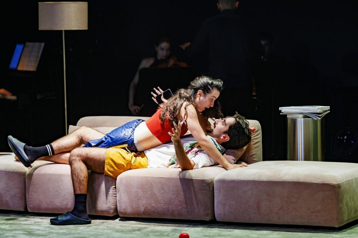 Maria Patak i Carlos Varela, els dos actors d'"Estètica i massacre"