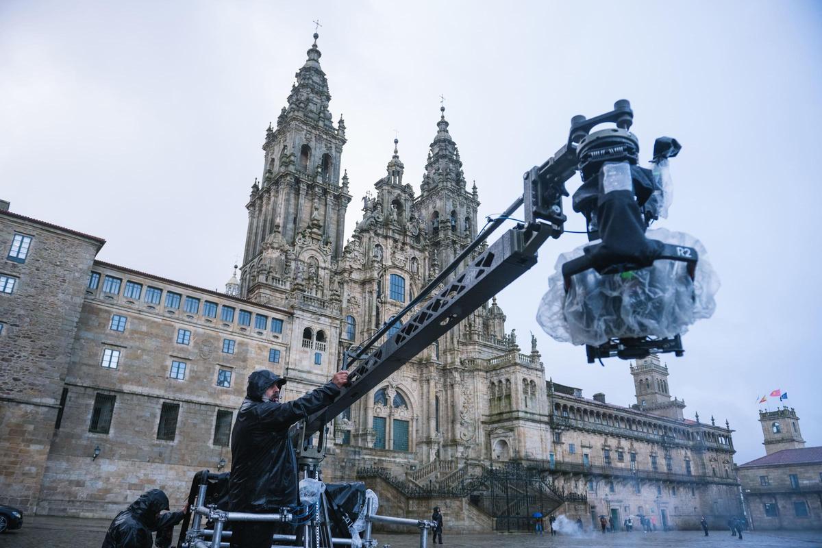 Rodaje de la serie ‘Lobo’ en la Praza do Obradoiro, en enero.