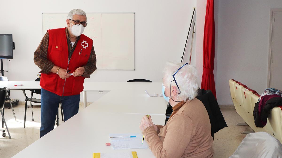 Cruz Roja en un taller.