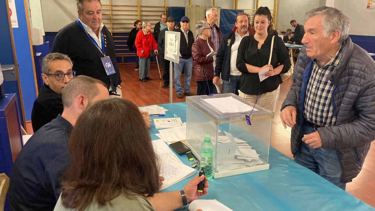 Votaciones en Gijón, en el Colegio Príncipe de Asturias