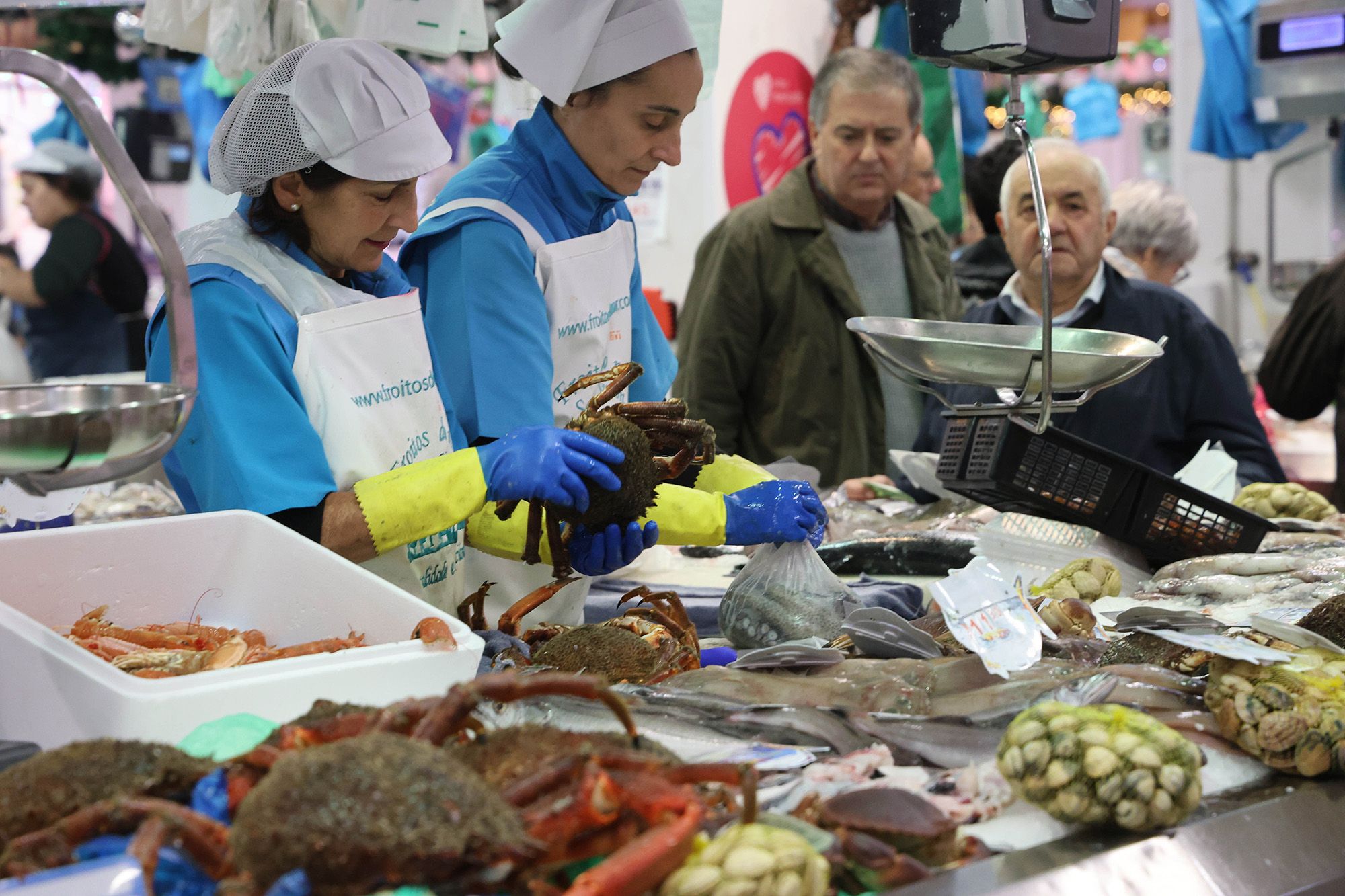 Los vigueses se lanzan a congelar mariscos y pescados para abaratar la factura navideña