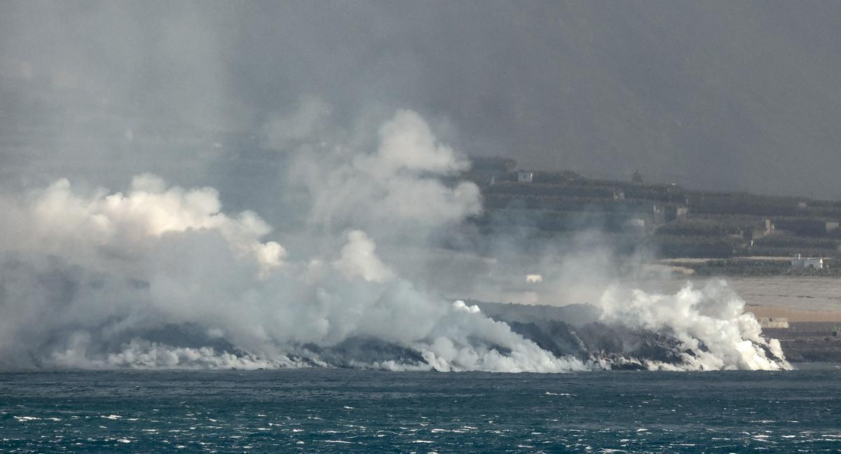 La lava del volcà de La Palma cobreix ja 338 hectàrees i destrueix 855 cases