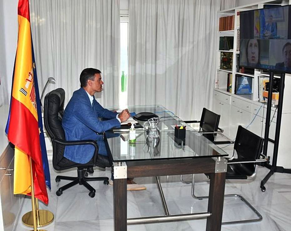 Pedro Sánchez lució unas alpargatas en su última videoconferencia. 