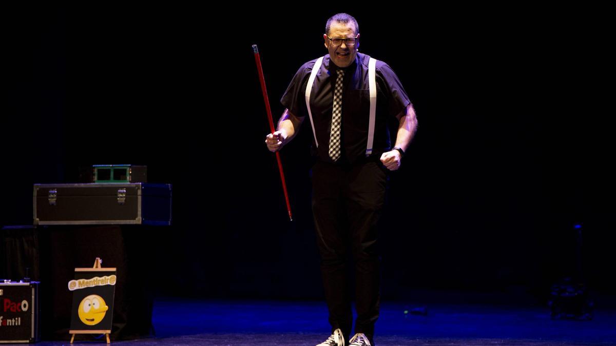 Galería | Finaliza el festival de magia de Cáceres con O Mago Paco