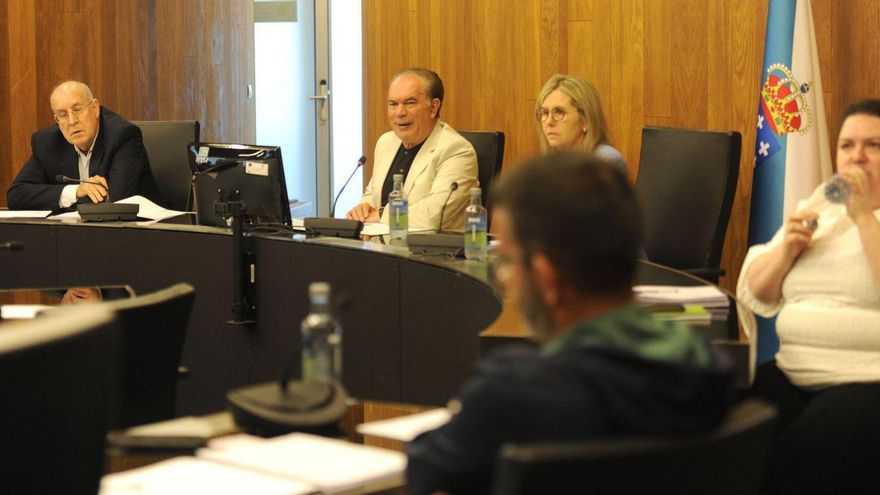 El secretario municipal se enfrentó a Crespo y también fue cuestionado por Pérez. |   // BERNABÉ/JAVIER LALÍN