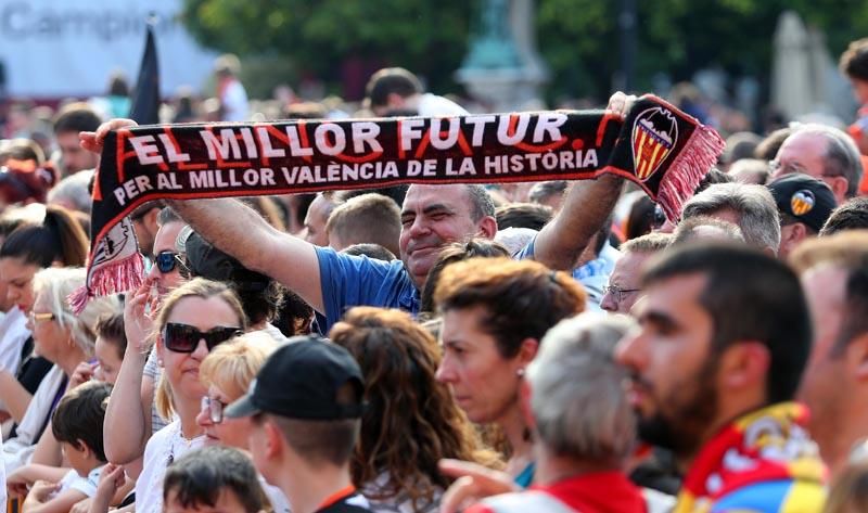 Así han sido las celebraciones del Valencia CF en la Basílica, Generalitat y ayuntamiento