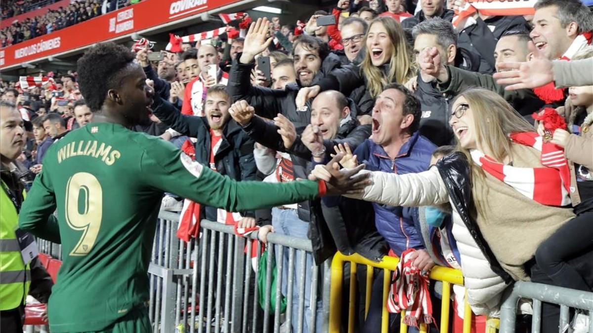 Iñaki Williams en un Nuevo Los Cármenes abarrotado por afición antes de la pandemia.