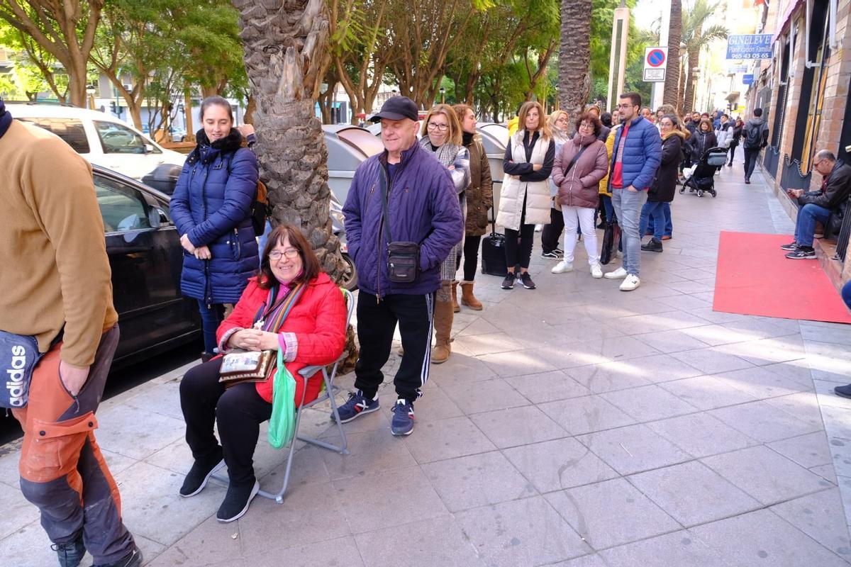 Espera junto a Las Chimeneas para comprar los tiquets