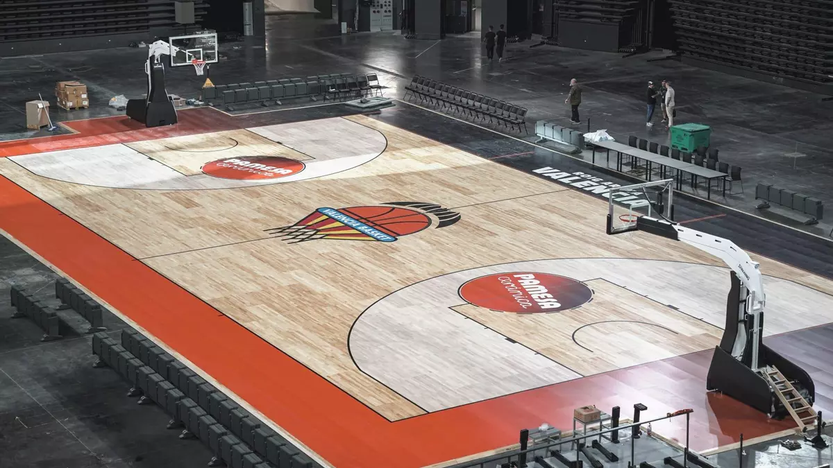 El Roig Arena ya luce su parquet: la nueva casa del Valencia Basket cobra vida