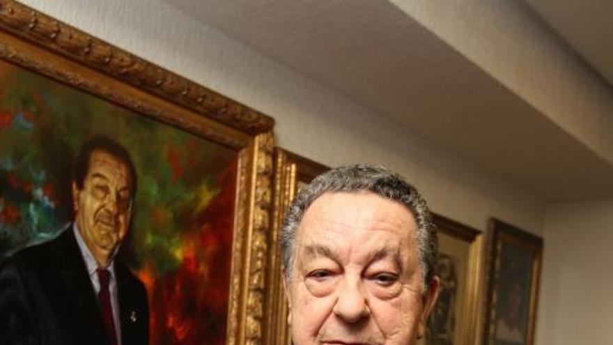 Emilio Atrio Abad, en el despacho de su bufete de Ourense