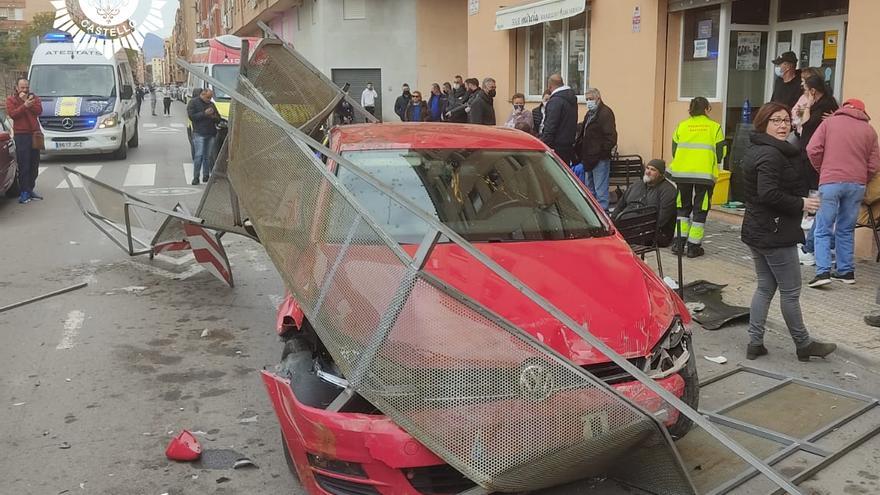 Imagen del accidente contra la cafetería de la calle Onda.