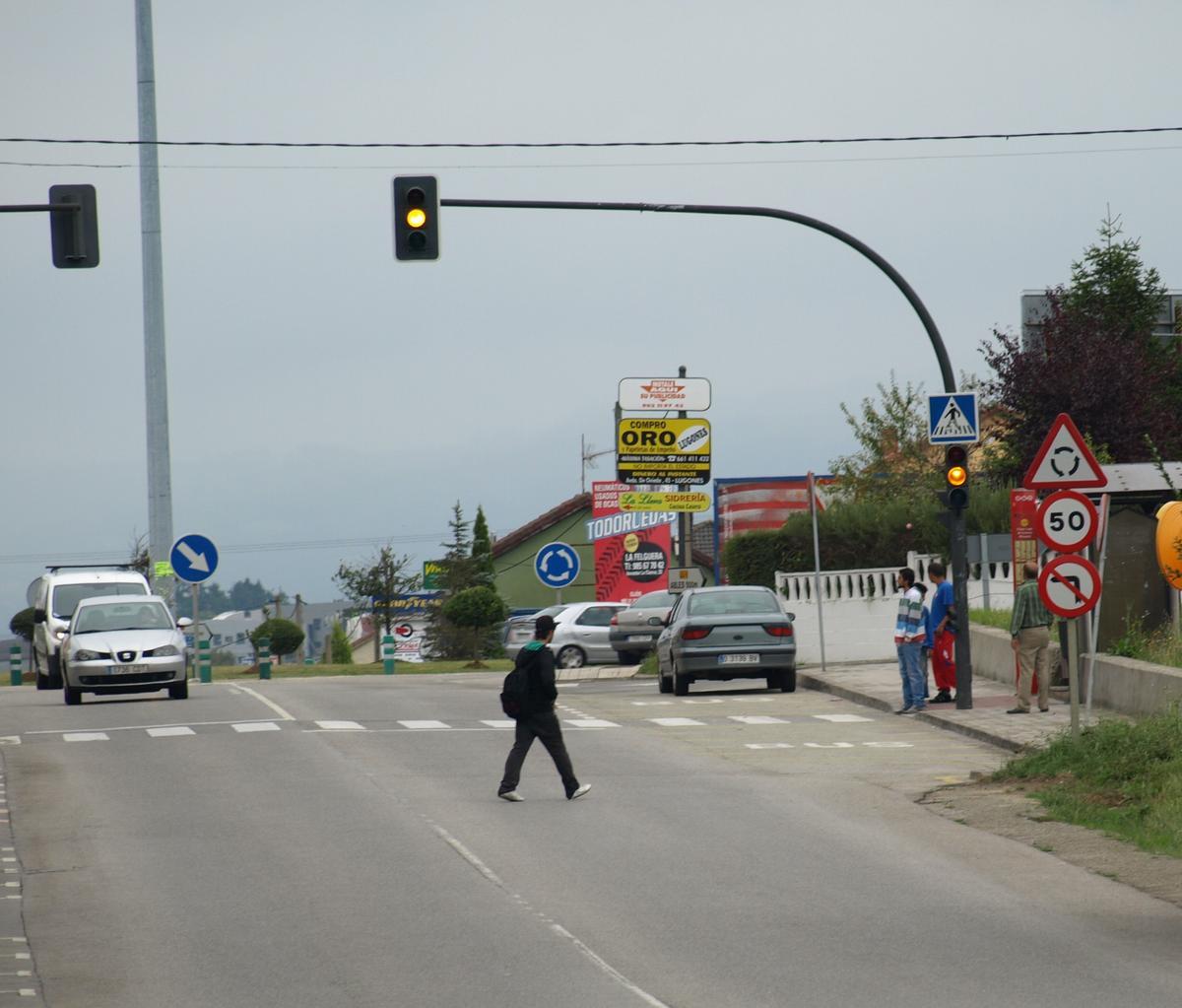 La travesía de Posada a la entrada de la localidad