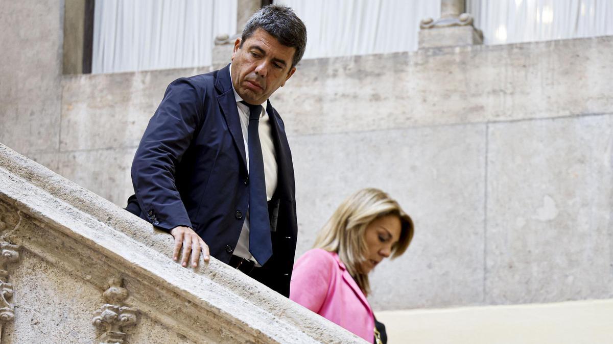 Carlos Mazón, acompañado por la vicepresidenta Susana Camarero, en el Palau.