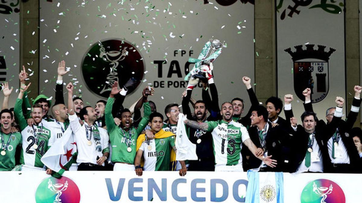Los jugadores del Sporting de Lisboa celebran el título de campeones de la Copa de Portugal