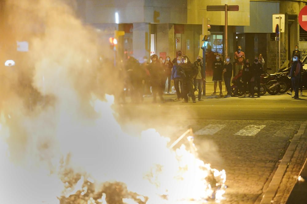 La marxa dels CDRs a Girona acaba amb enfrontaments amb la policia i contenidors cremats