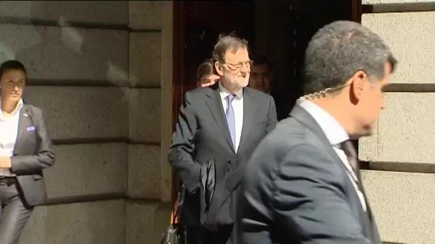 Rajoy, 'preocupado' por la reunión entre PSOE, Ciudadanos y Podemos