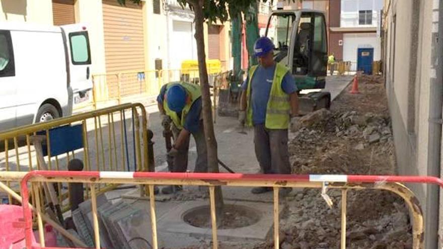 Ontinyent renueva la red de agua potable de varias calles de Sant Rafel
