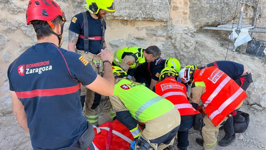 Una operaria se precipita al suelo mientras trabajaba en las obras del castillo de Cadrete